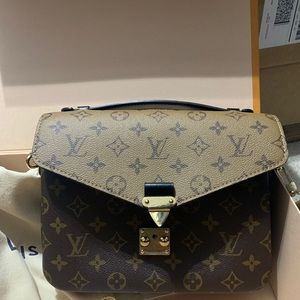 SOLD Pochette Métis MM Louis Vitton Reverse Canvas